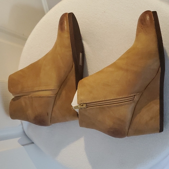 NWT TWO COLORED BOOTIES - Picture 10 of 13